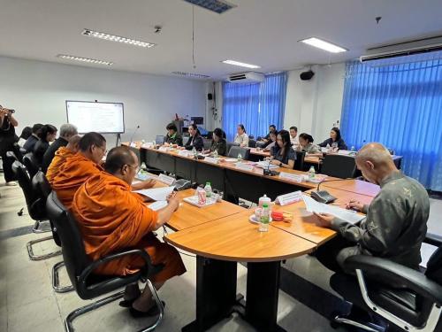 สำนักงานพัฒนาชุมชนอำเภอเมืองหนองบัวลำภู ร่วมประชุมเตรียมความพร้อมการจัดพิธีทำบุญตักบาตรเทโวโรหณะ สักการะพระพุทธชยันตี ตักบาตรดอกบัวสวรรค์ มหัศจรรย์สีสันธุงผ้าอีสาน ประจำปี พ.ศ. 2569